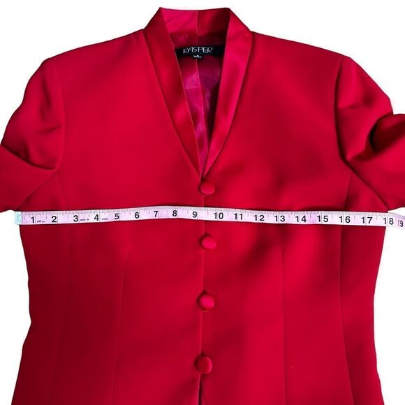 Kasper ~ Holiday Red Blazer ~Fabric covered buttons ~ size 4 - Picture 9 of 13